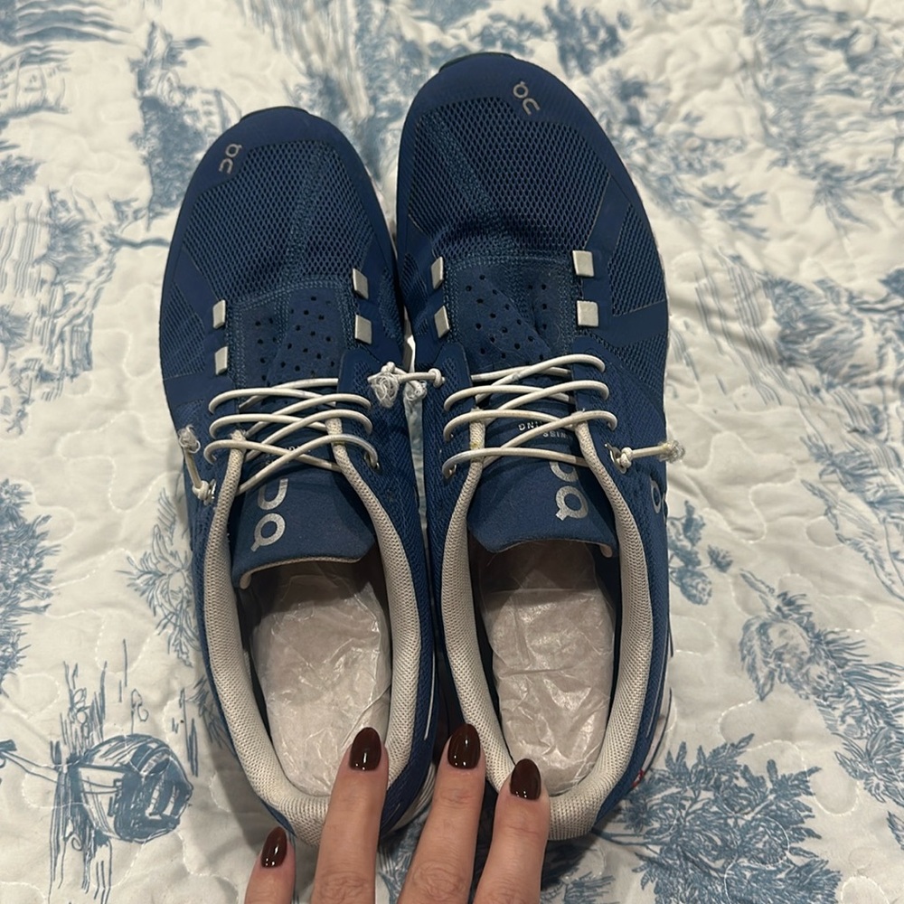 US women’s size 9, On Cloud 5, gently used.
